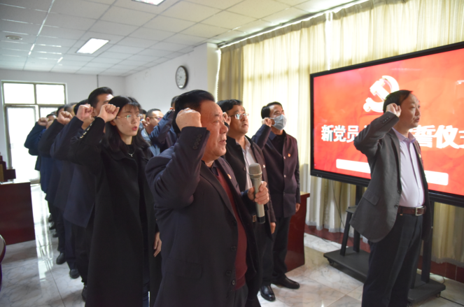 公司召開新黨員入黨宣誓儀式、黨員發(fā)展對(duì)象、入黨積極分子“雙推”會(huì)議