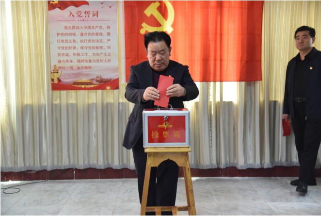 公司召開新黨員入黨宣誓儀式、黨員發(fā)展對(duì)象、入黨積極分子“雙推”會(huì)議