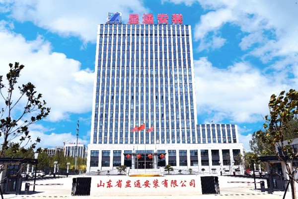 司園春景盛，奮進正當時